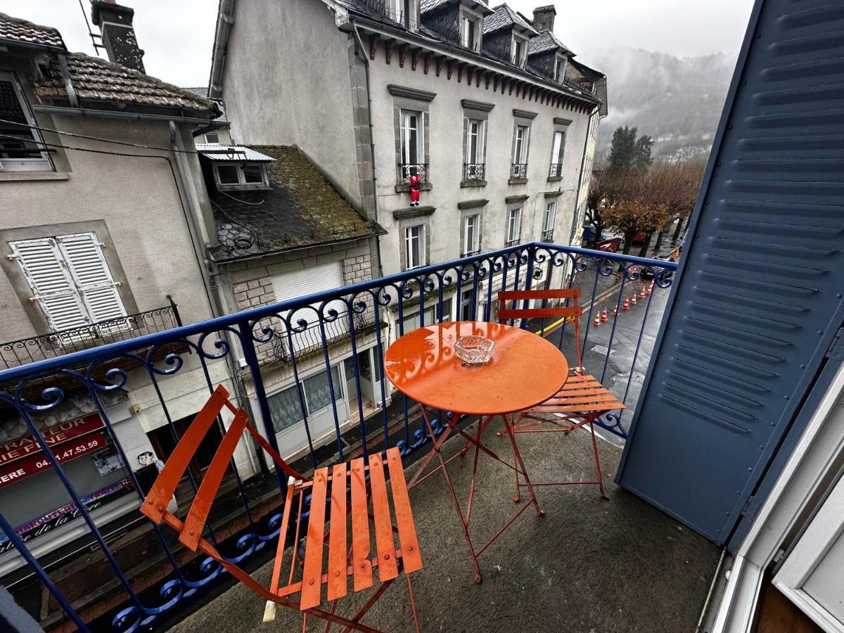 Belle Maison De Ville Au Coeur Du Village De Montagne Vic-sur-Cère 외부 사진