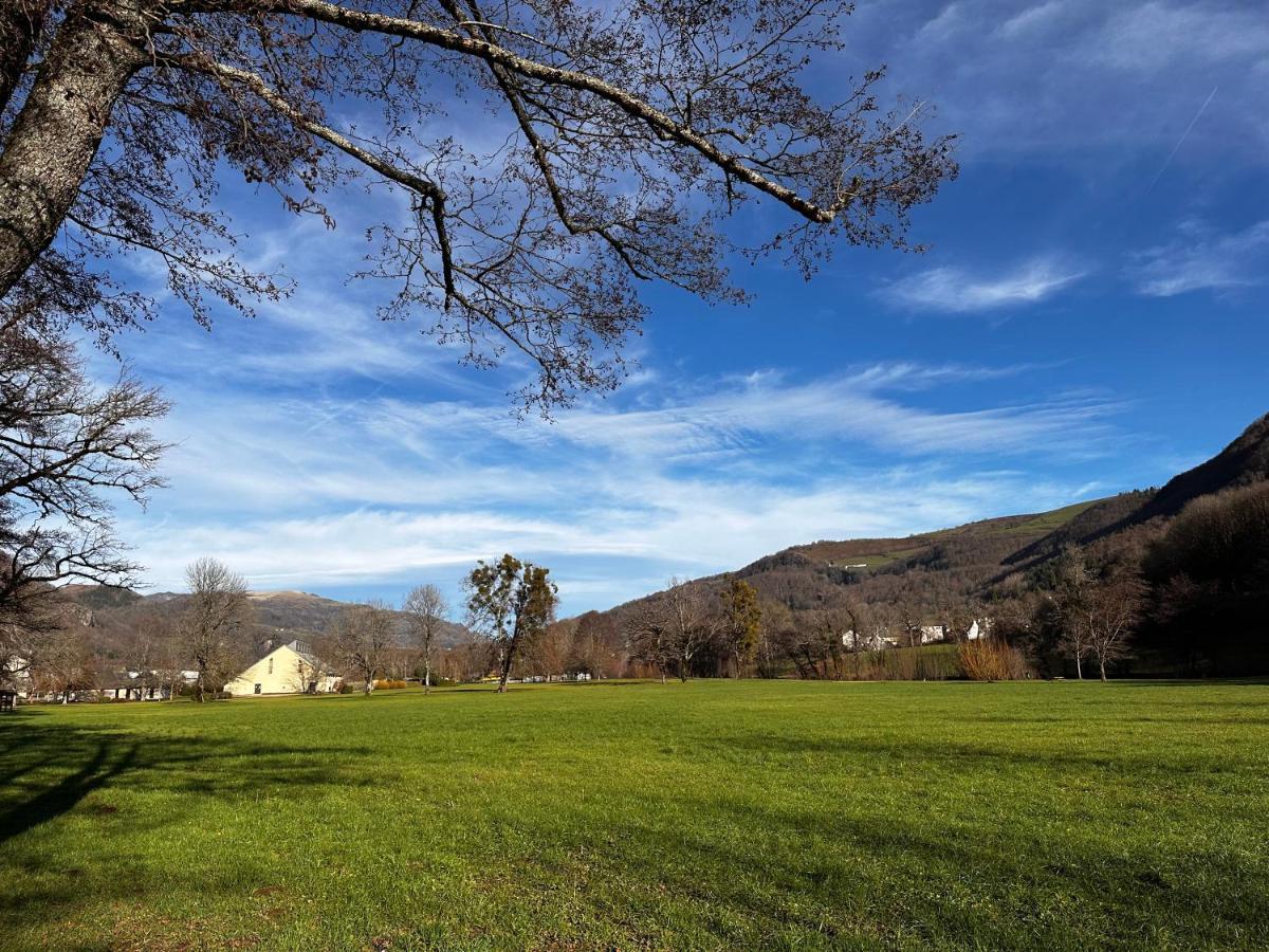 Belle Maison De Ville Au Coeur Du Village De Montagne Vic-sur-Cère 외부 사진
