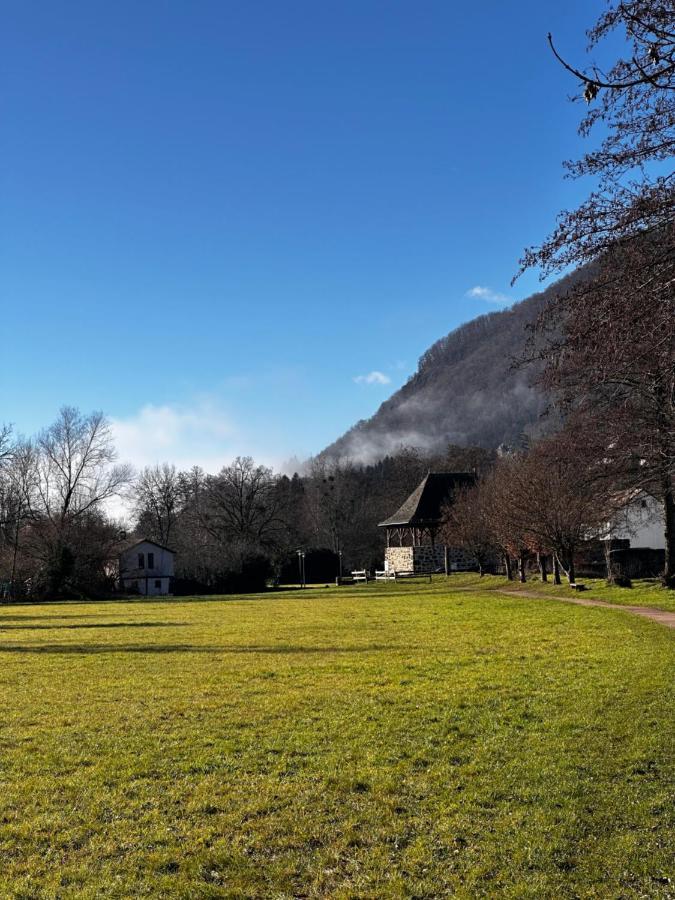 Belle Maison De Ville Au Coeur Du Village De Montagne Vic-sur-Cère 외부 사진